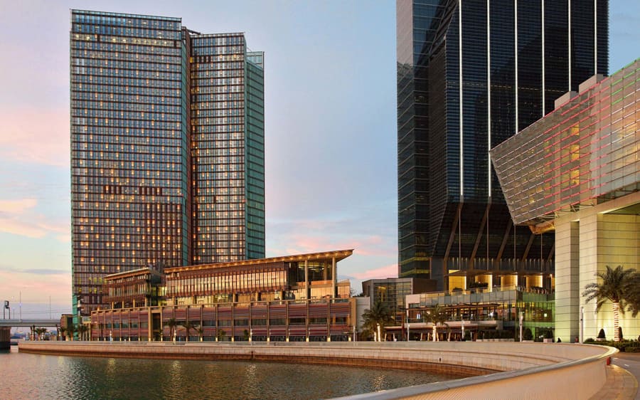 img_An-Oasis-in-a-desert_additional_900x562