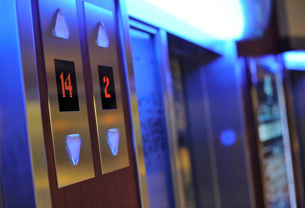 img_celebrity-eclipse-2_1070x730